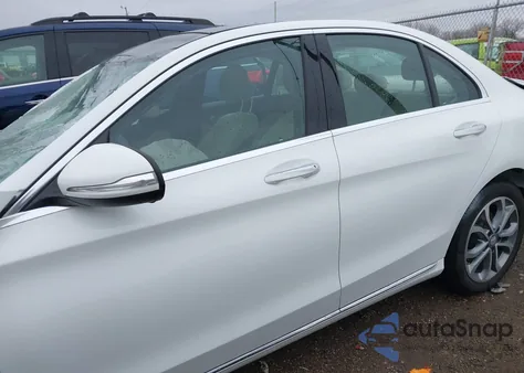 2015 Mercedes-Benz C 300 4Matic/Luxury 4Matic/Sport 4Matic из США, поврежденный, VIN 55SWF4KB4FU020226